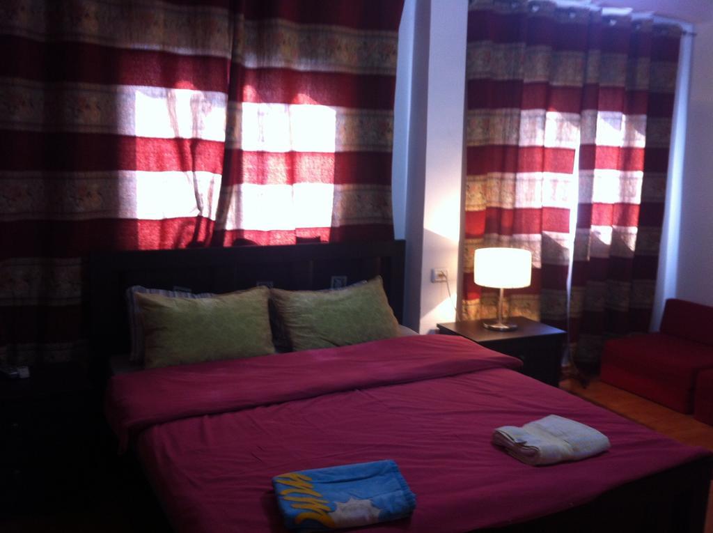 Blueberry Rooms Qasrine Bagian luar foto